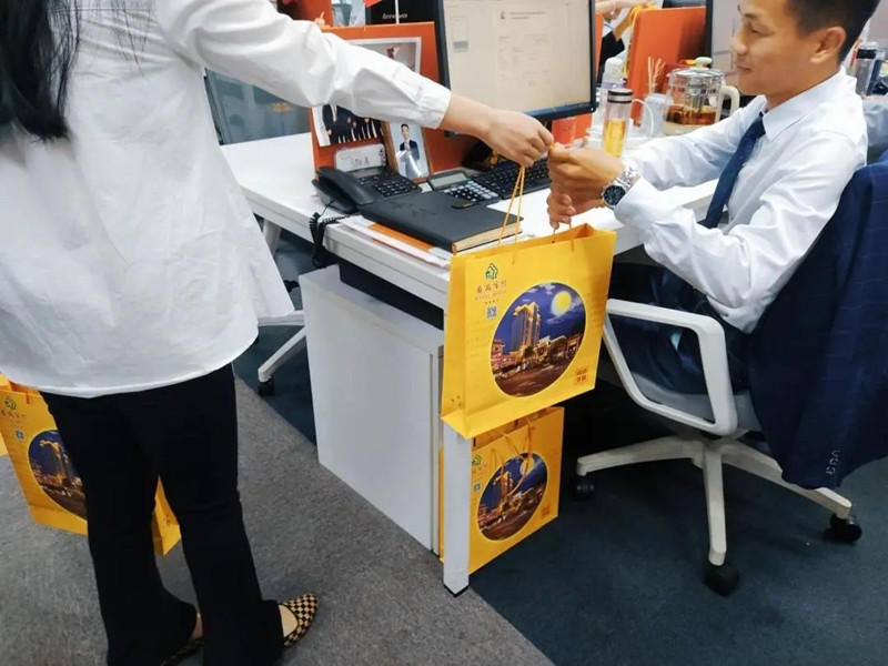 中秋佳節(jié)來臨!萬享進(jìn)貿(mào)通報(bào)關(guān)公司員工福利 中秋佳節(jié)來臨!萬享進(jìn)貿(mào)通報(bào)關(guān)公司員工福利